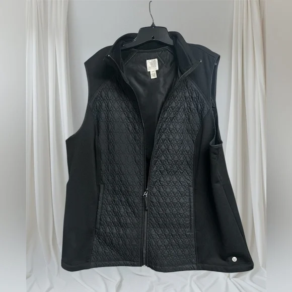 Livi Active Black Quilted Vest - Picture 2 of 4